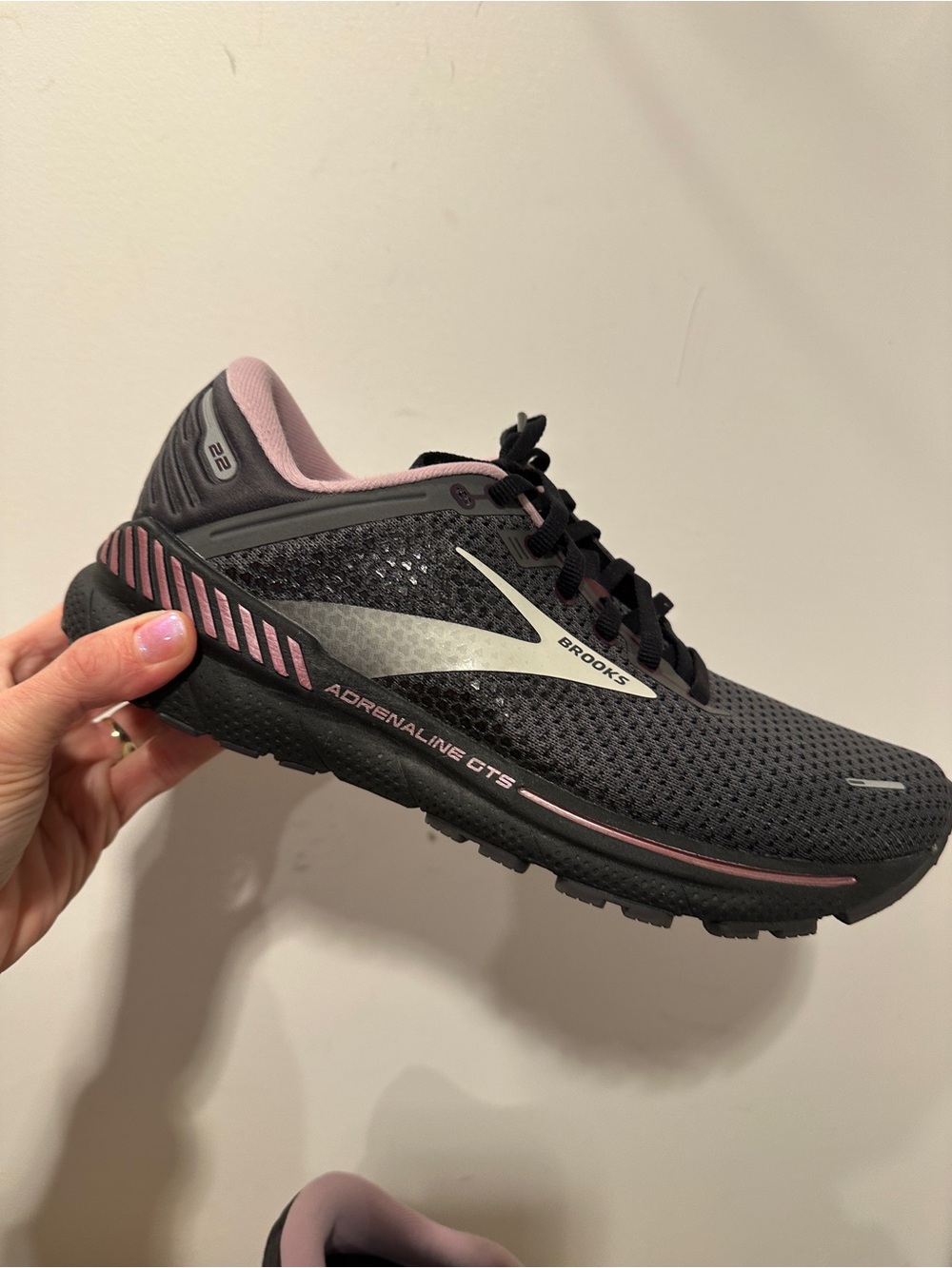 Brooks Women's Adrenaline GTS 22- Black with Pink - 9.5 - Picture 9 of 16